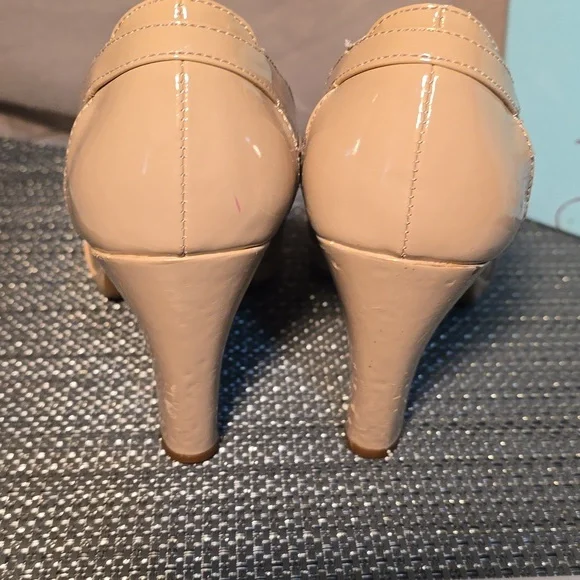 Life Stride Women's Nude Patent Peep Toe Heels - Picture 3 of 8